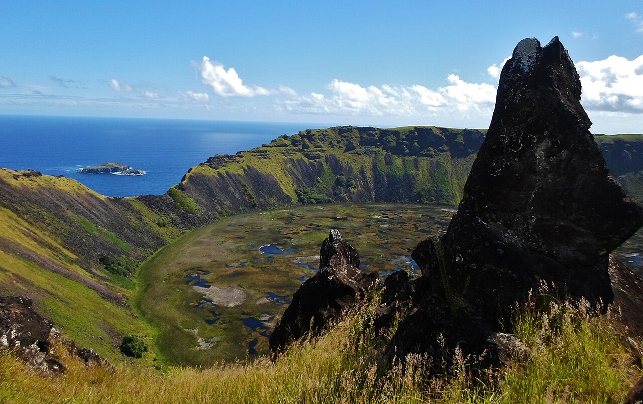 isla-pascua-crater-rano-kau
