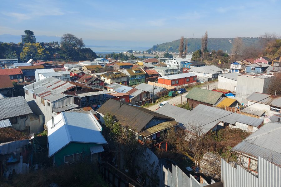 Vista del Barrio Puerto desde el mirador Trautmann, Puerto Montt, Chile